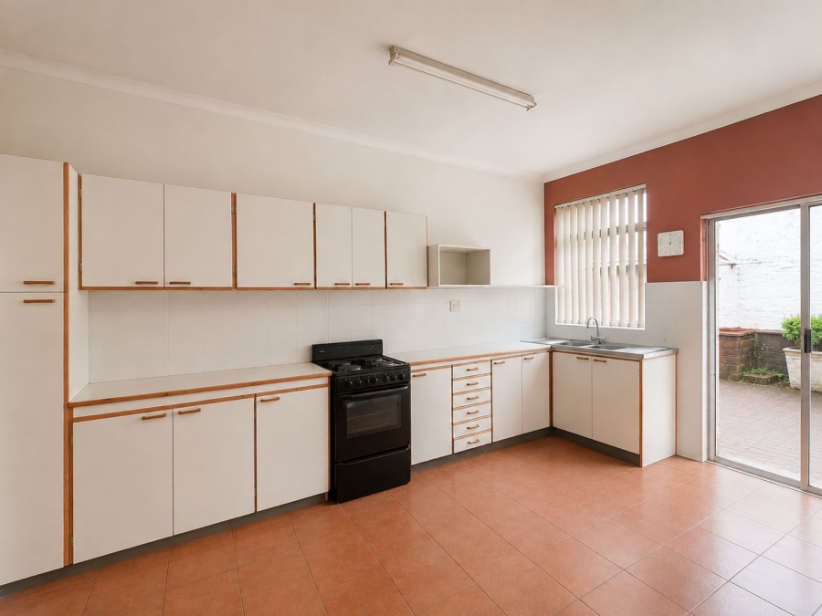 2 Bedroom Property for Sale in Vredehoek Western Cape